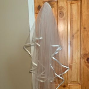 Brand new wedding bridal veil ivory ribbon